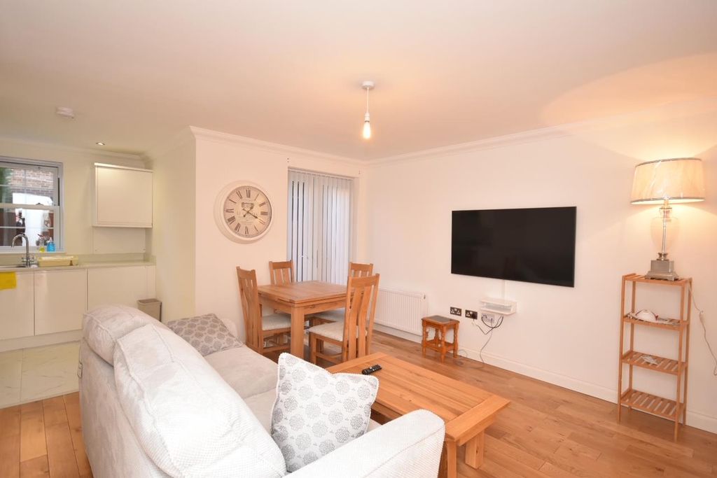 Property photo 2 of 8 2 Cg Lounge.Jpg