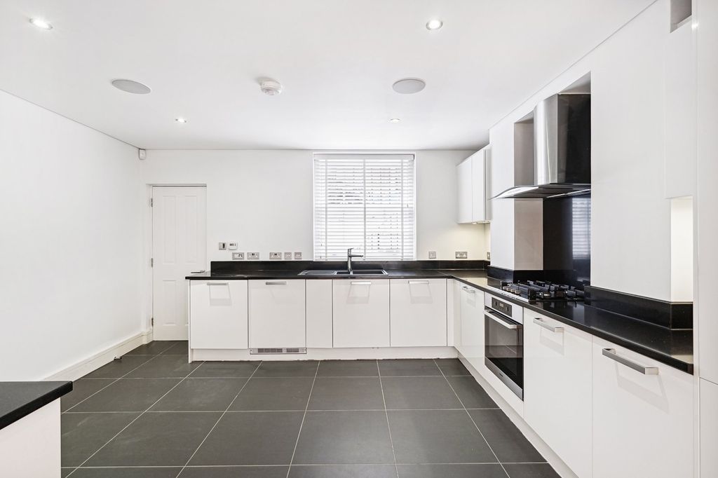 Property photo 3 of 14 Kitchen