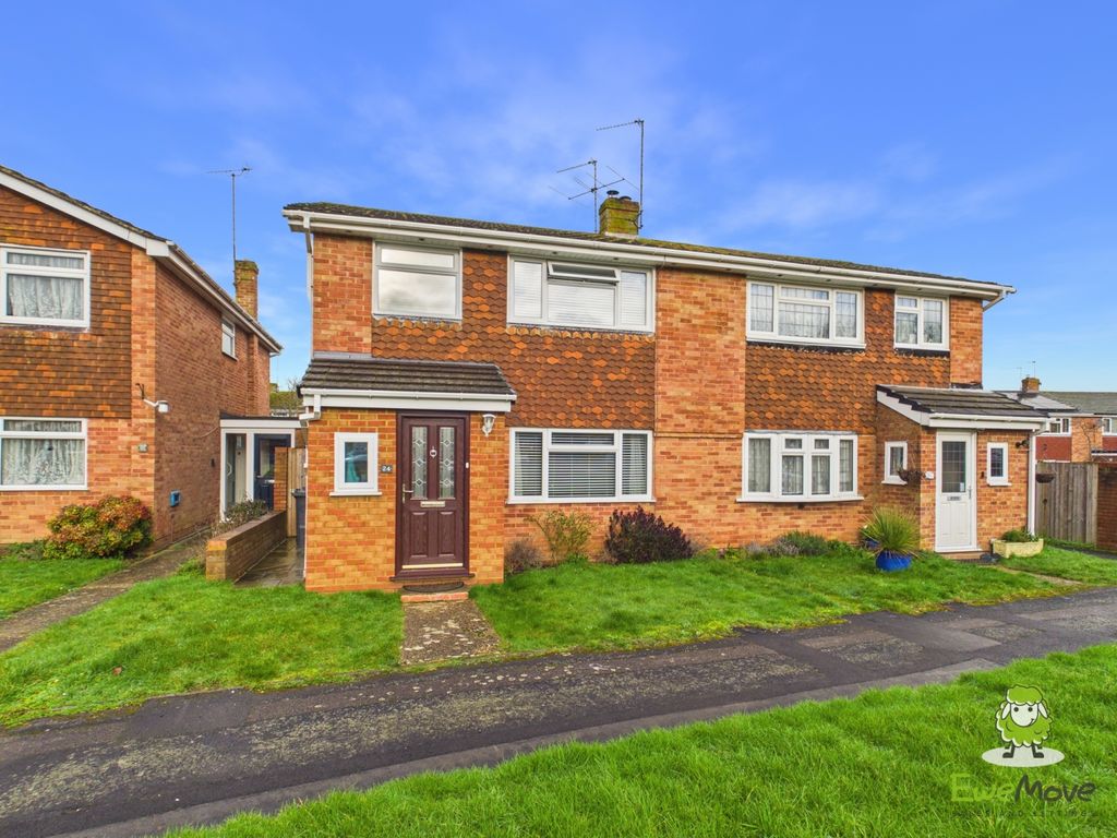 Property photo 1 of 21 Ewemove Estate Agents Basingstoke - Poplar Close -