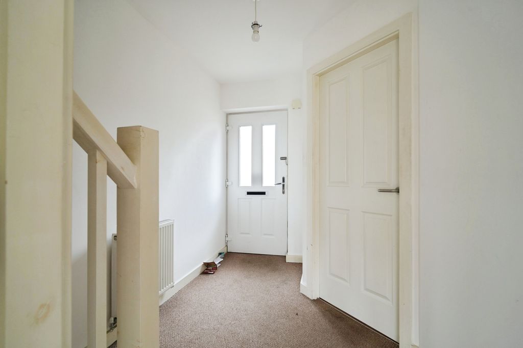 Property photo 2 of 17 Hallway