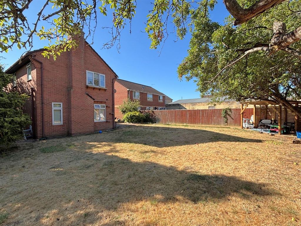 Property photo 2 of 17 R2.Jpg
