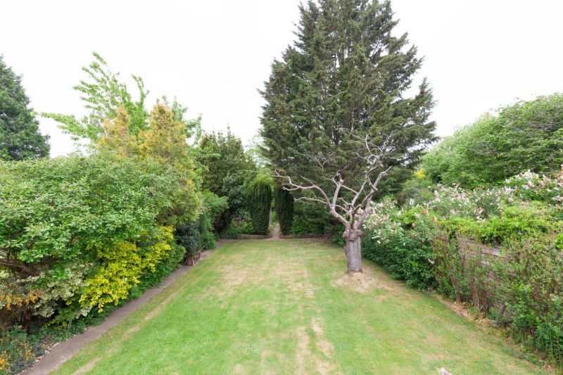 Property photo 2 of 19 Garden