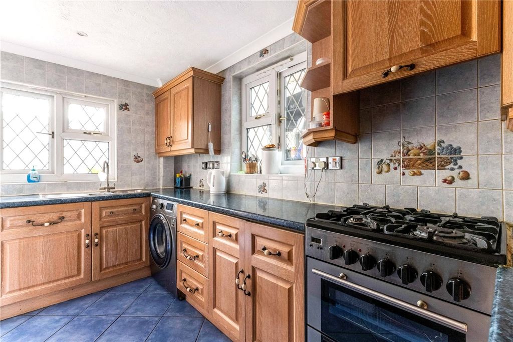 Property photo 2 of 24 Picture No. 29
