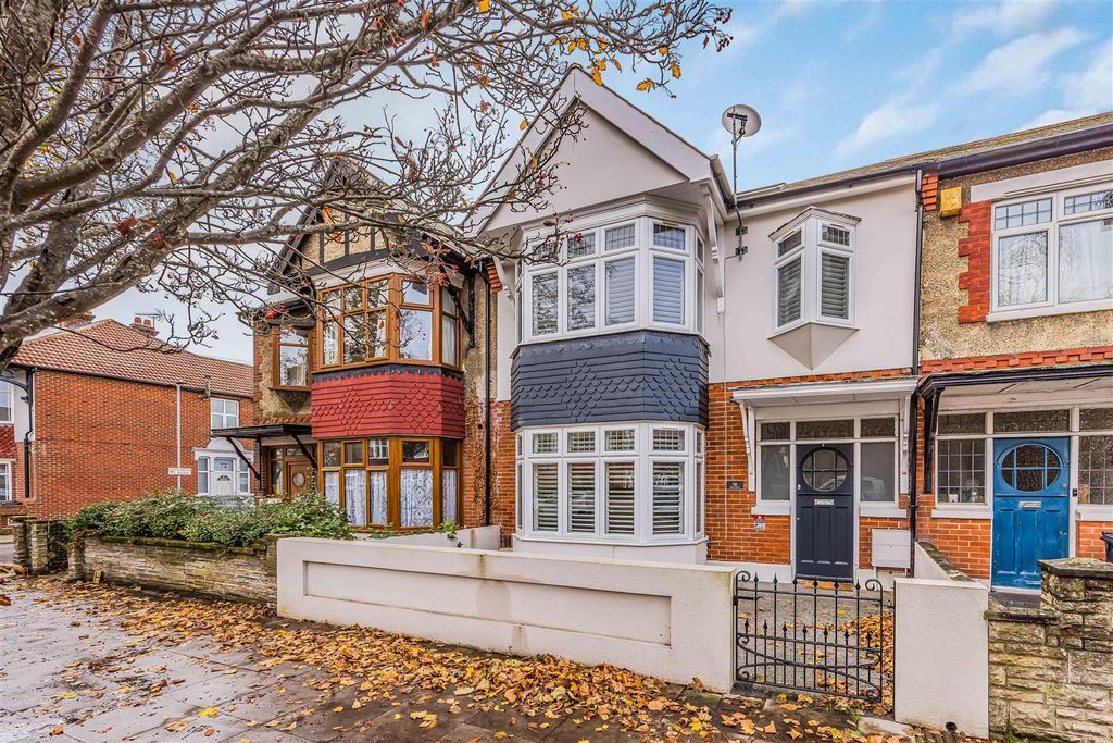 Property photo 1 of 26 68 Kirby Road, Copnor-Small-Porticomarketing-Soldb