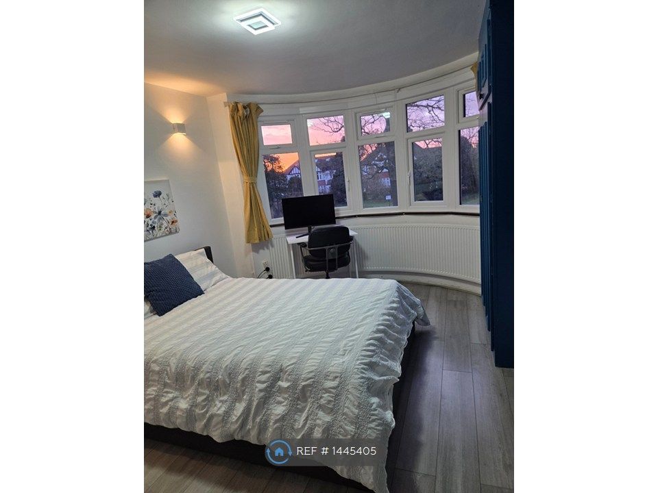 Property photo 3 of 12 Bedroom1