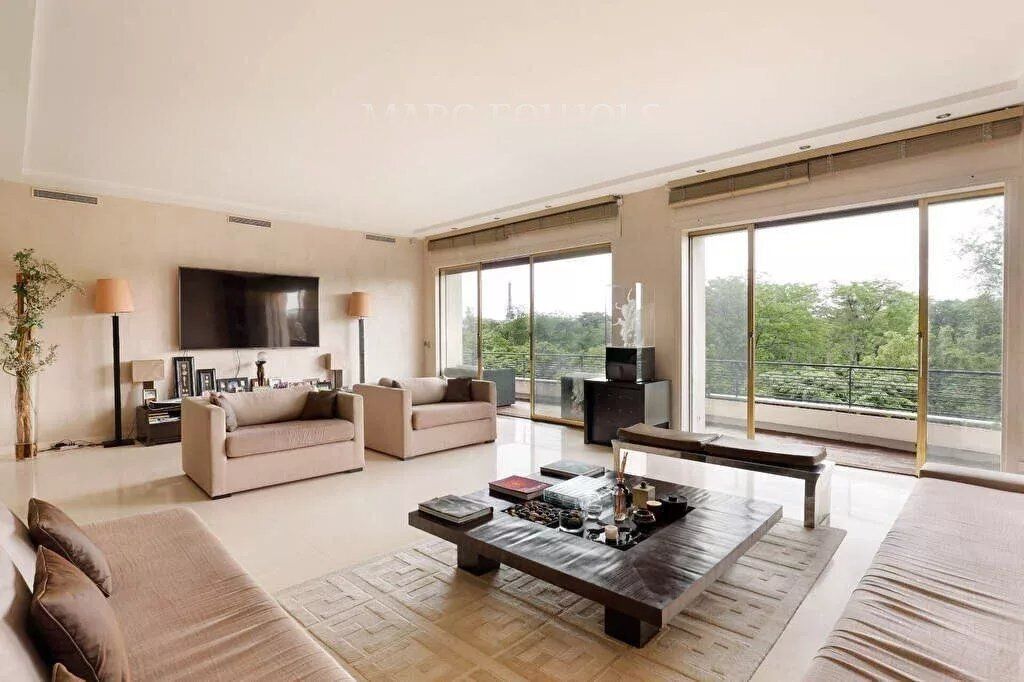 Property photo 1 of 12 Neuilly Sur Seine 171 m² Apartment With Balcony And View Of The Woods