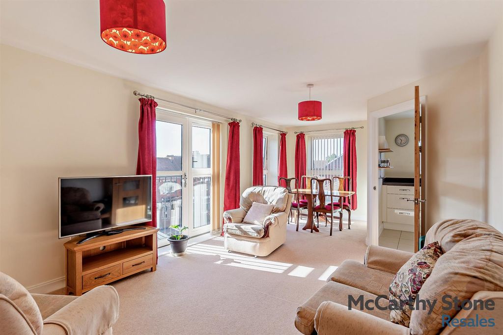 Property photo 2 of 16 Living Room