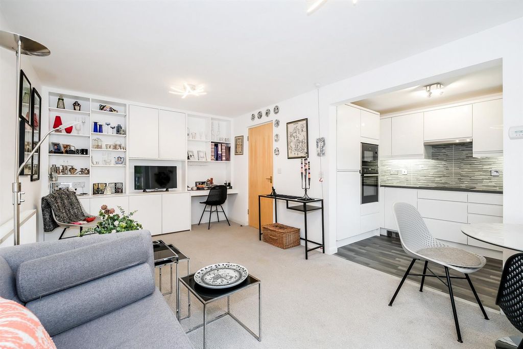 Property photo 1 of 22 29 Westminster Court-8_Web.Jpg