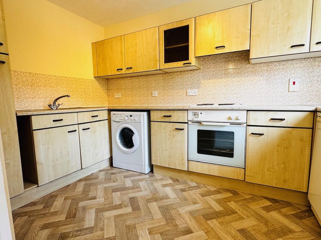 Property photo 3 of 13 Kitchen: