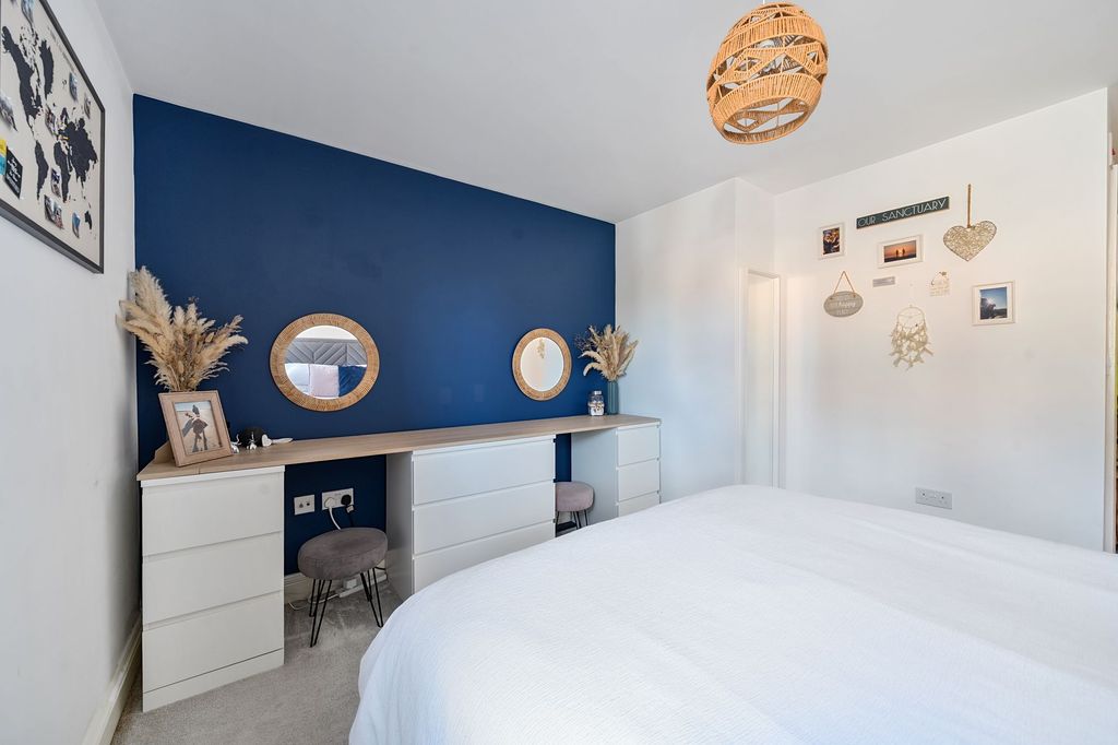 Additional image 12 of 2 bed flat for saleCarter Court, Hook RG27
