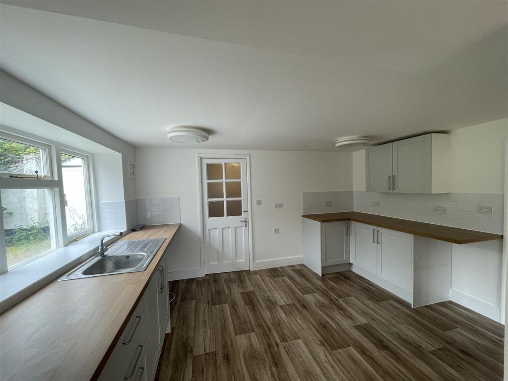 Property photo 2 of 14 Kitchen.Jpg