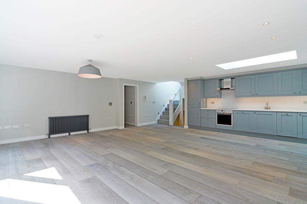 Property photo 1 of 21 980392