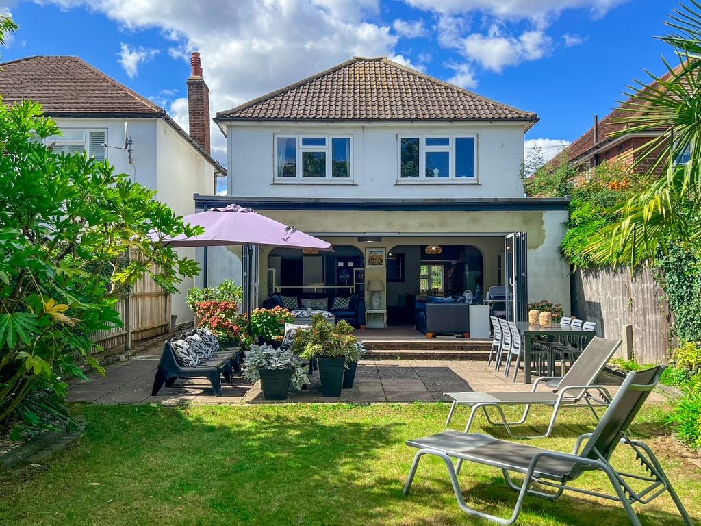 Property photo 1 of 28