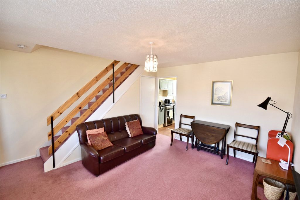 Property photo 3 of 12 Lounge