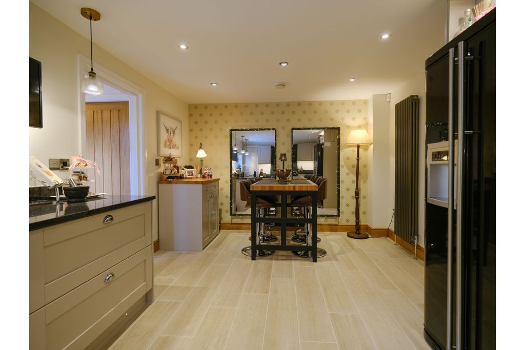 Property photo 1 of 37 Kitchen/Breakfast