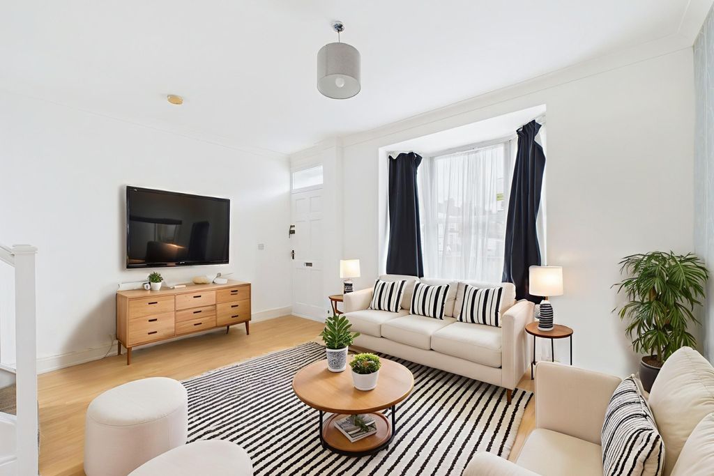 Property photo 2 of 8 4315185