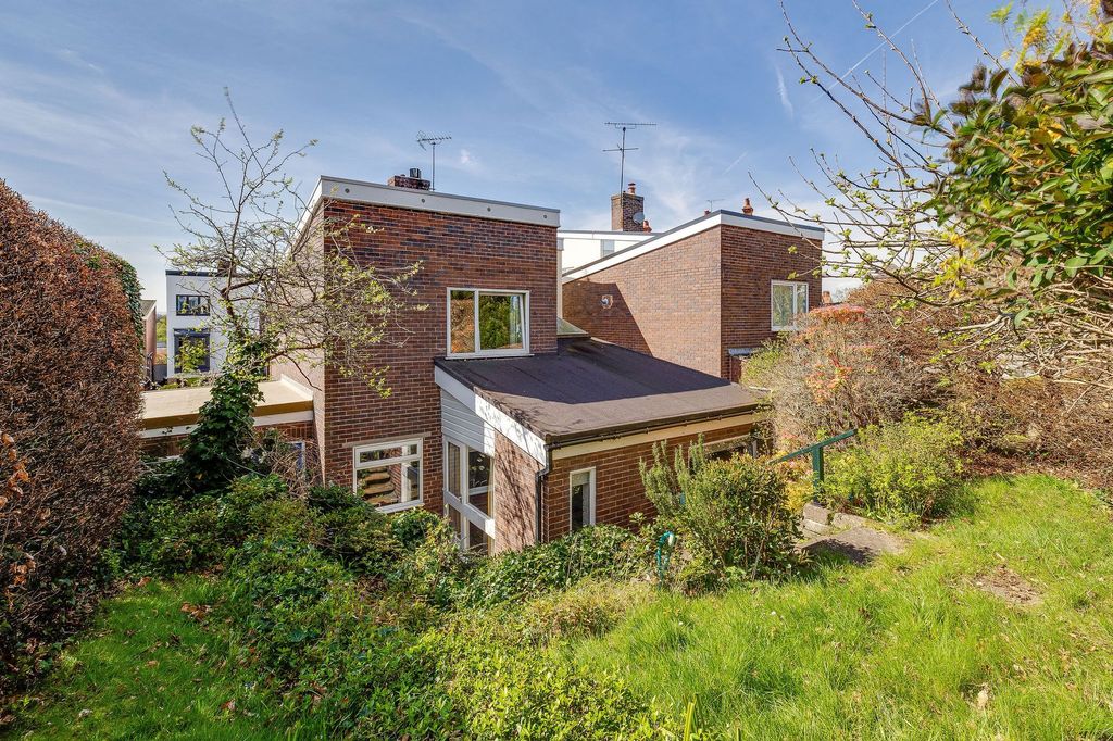 Property photo 2 of 20