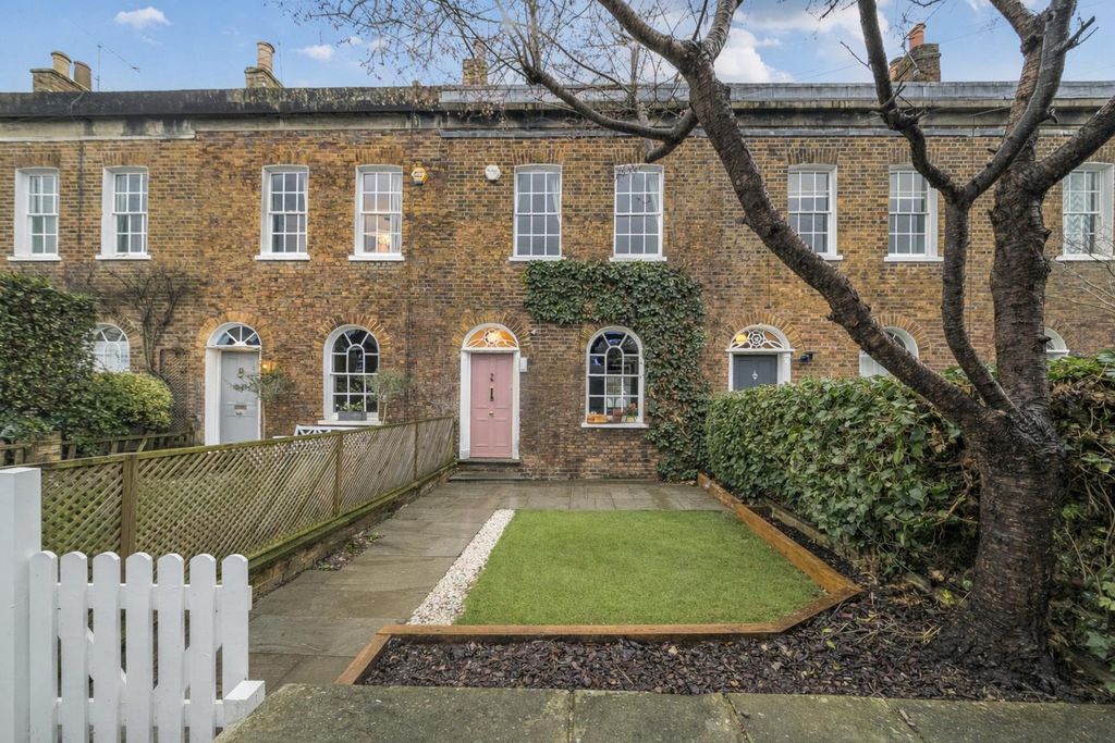 Property photo 1 of 12