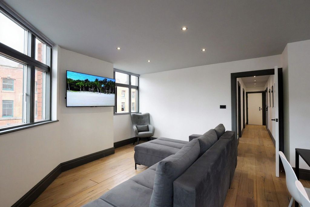 Property photo 1 of 35 Living Room