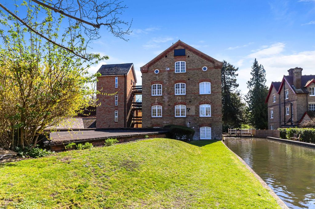 Property photo 2 of 21