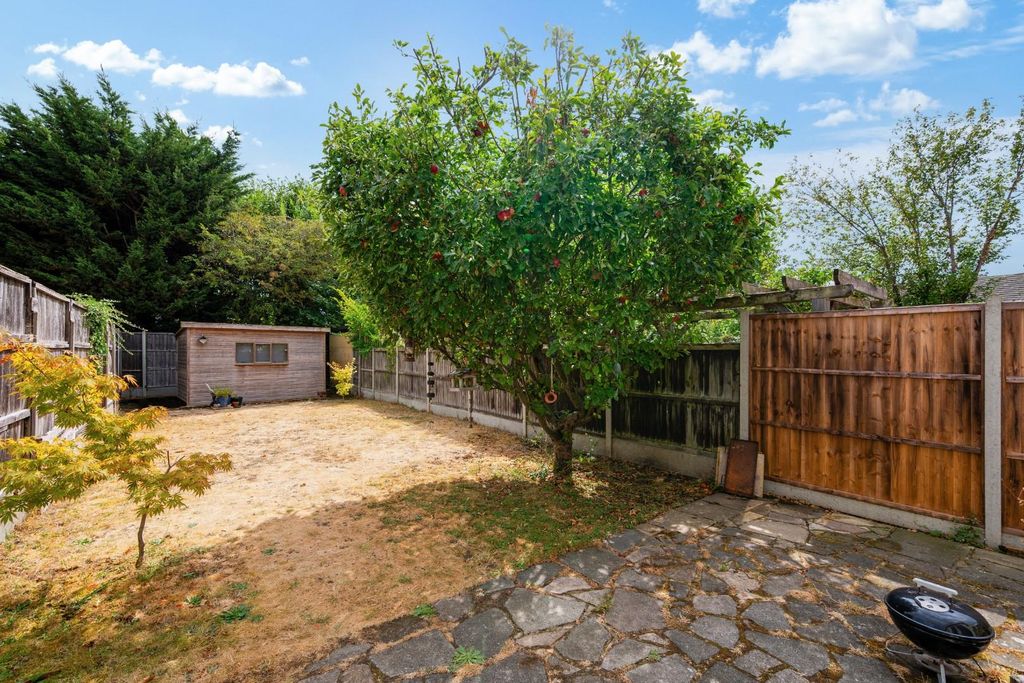 Property photo 2 of 15 Heatherside Road