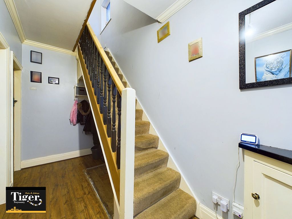 Property photo 3 of 20 Cam02176G0-Pr0419-Still020