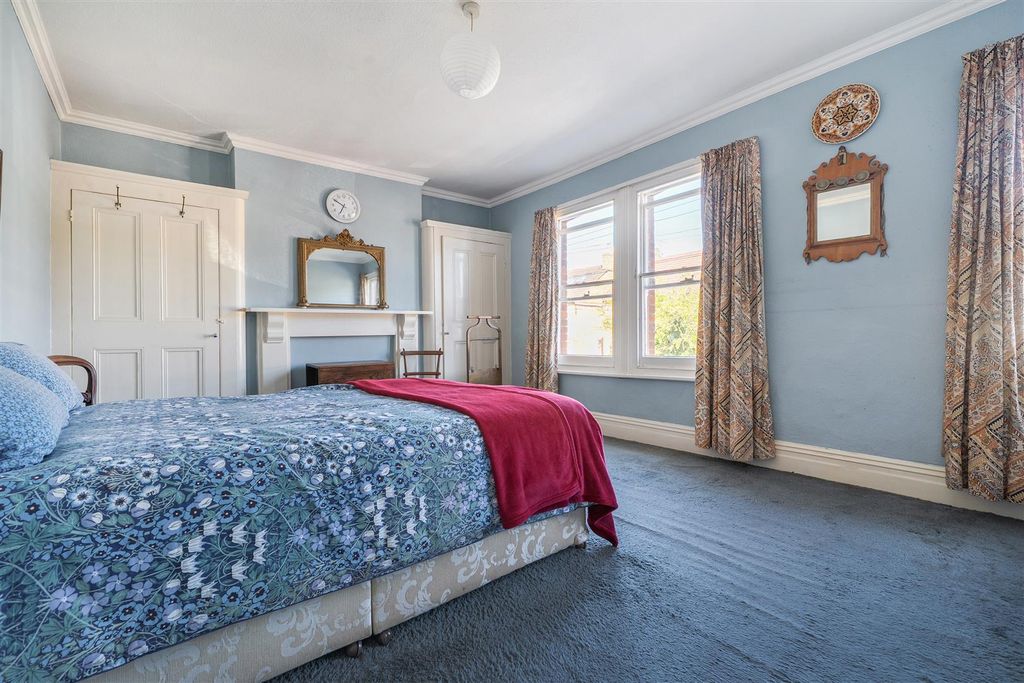 Property photo 3 of 13 Bedroom 1 H.Jpg