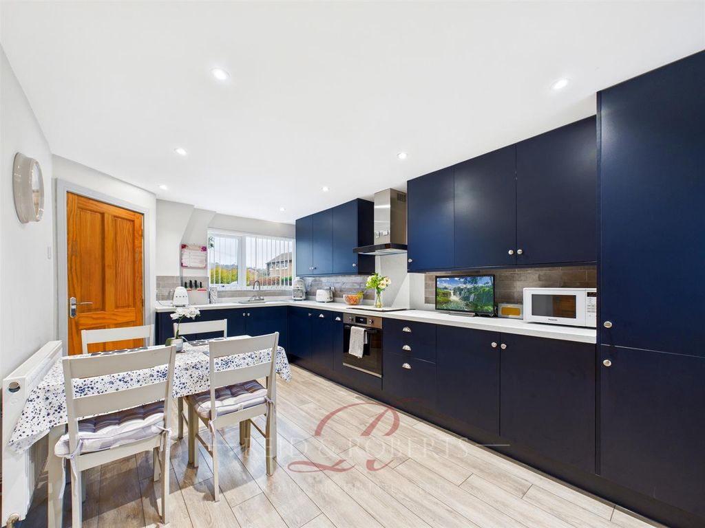 Property photo 3 of 21 Cam05148G0-Pr0099-Still014.Jpg