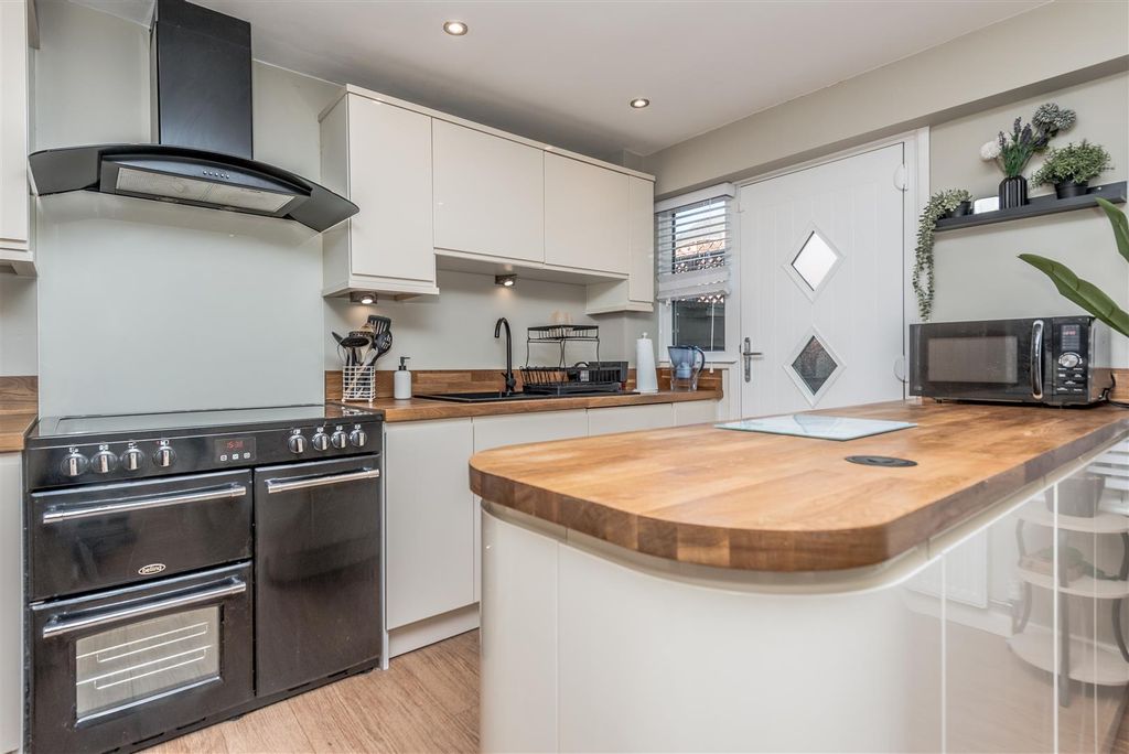 Property photo 3 of 21 Fitted Dining Kitchen:
