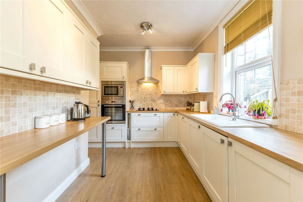 Property photo 3 of 14 Kitchen