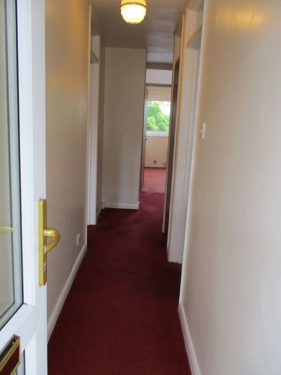 Property photo 2 of 9 Hallway