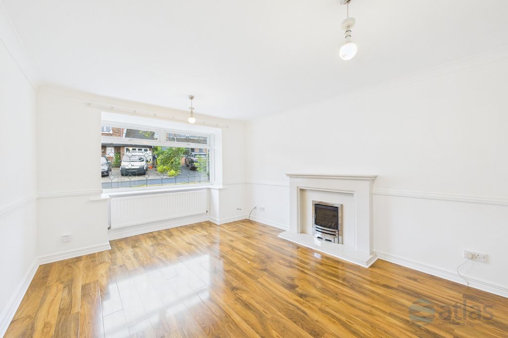 Property photo 2 of 23 Lounge