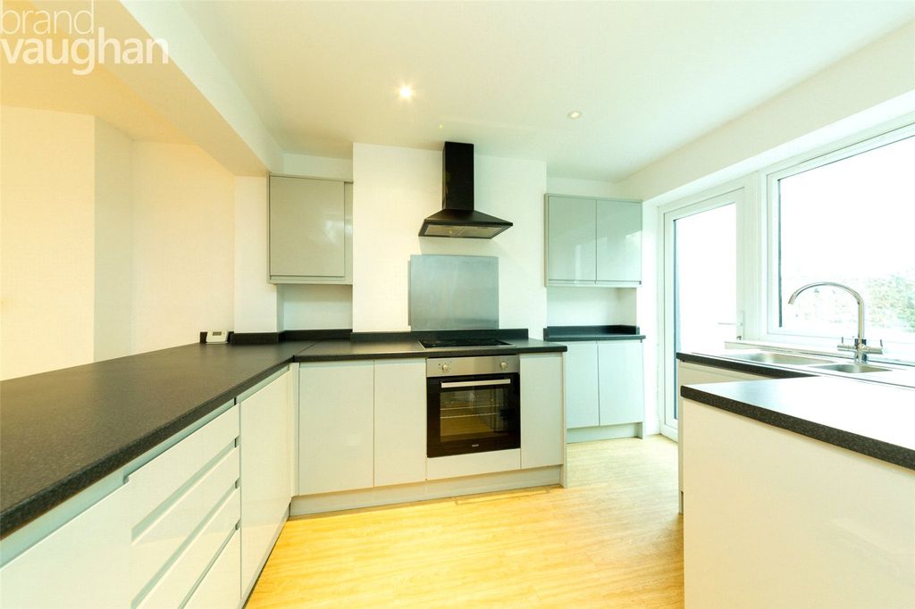 Property photo 2 of 9 Kitchen