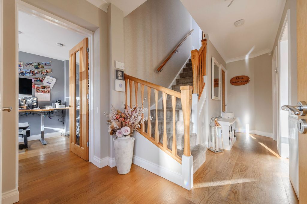 Property photo 2 of 35