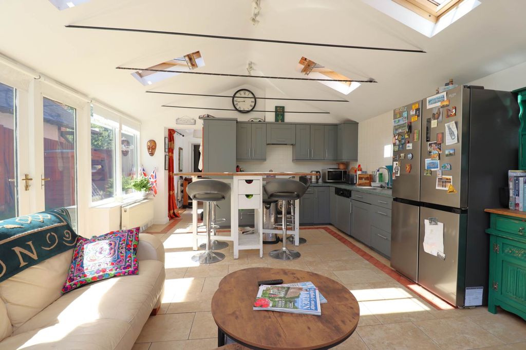 Property photo 3 of 11