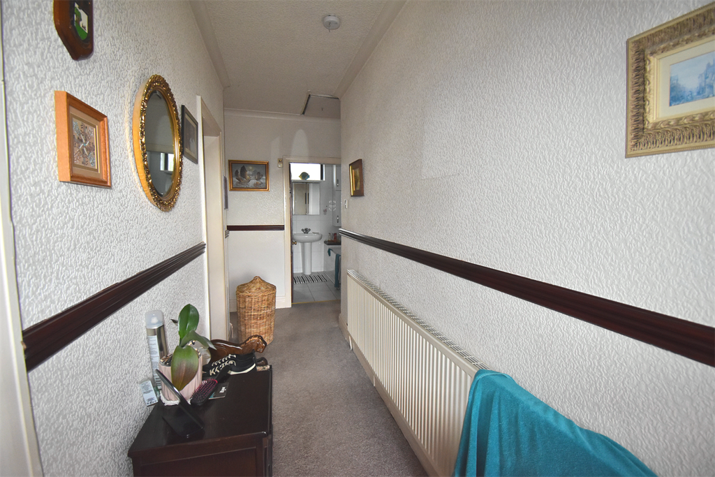 Property photo 2 of 22 Entrance Hall