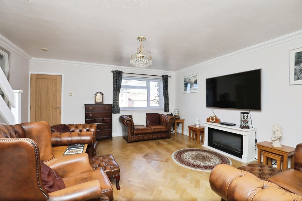 Property photo 3 of 17 Photo