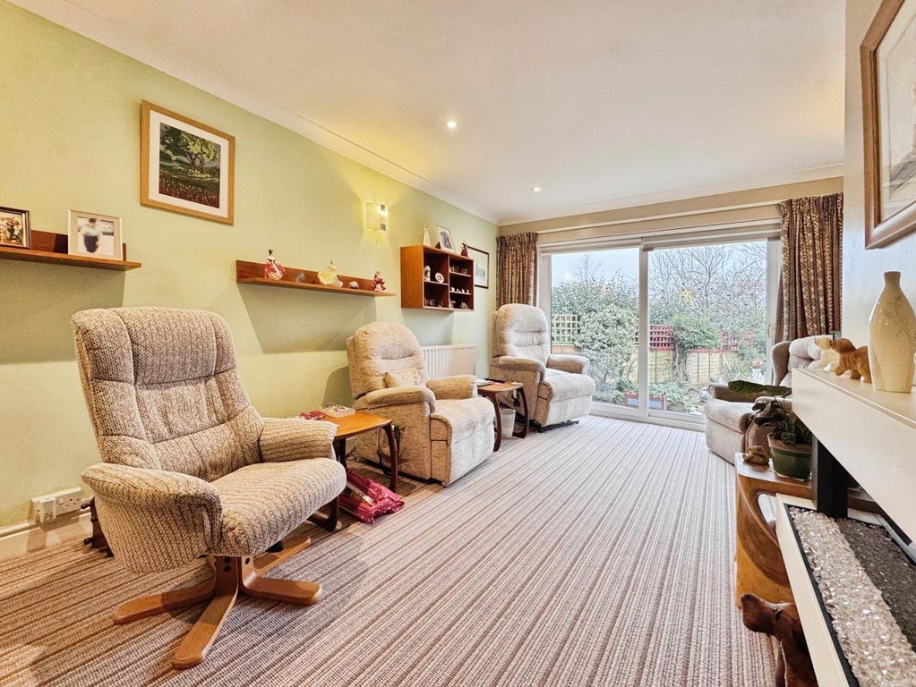 Property photo 2 of 25 Lounge Diner