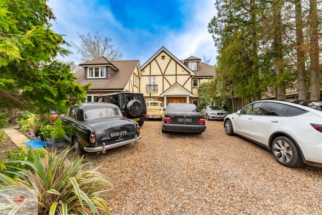 Property photo 1 of 32