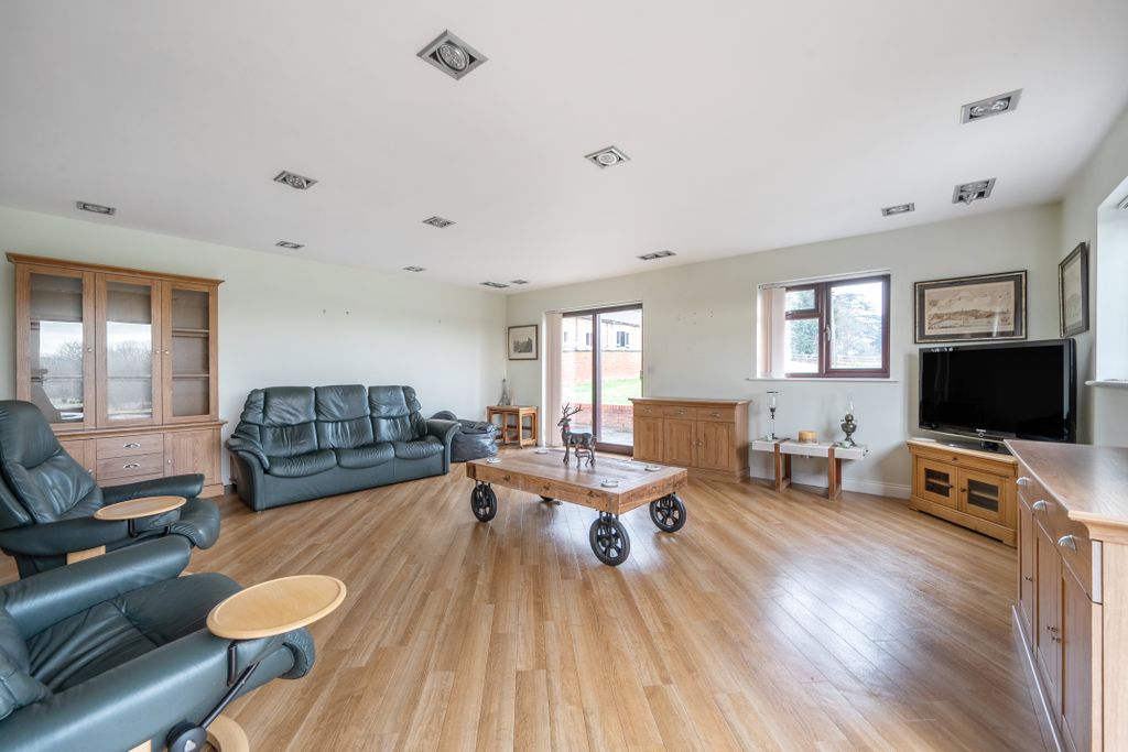 Property photo 3 of 16 1209563 (2)