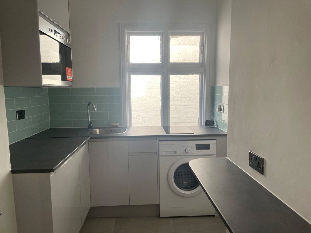 Property photo 3 of 8 Kitchen
