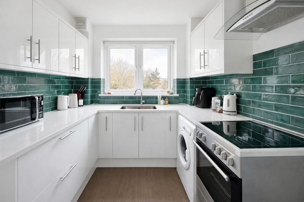 Property photo 3 of 10 Kitchen