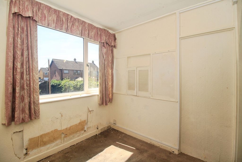Property photo 3 of 12 Dining Room