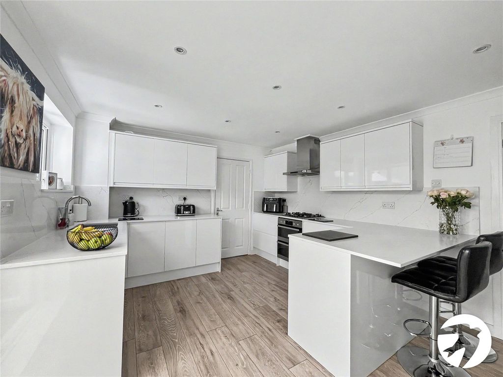 Property photo 3 of 20 Picture No. 06