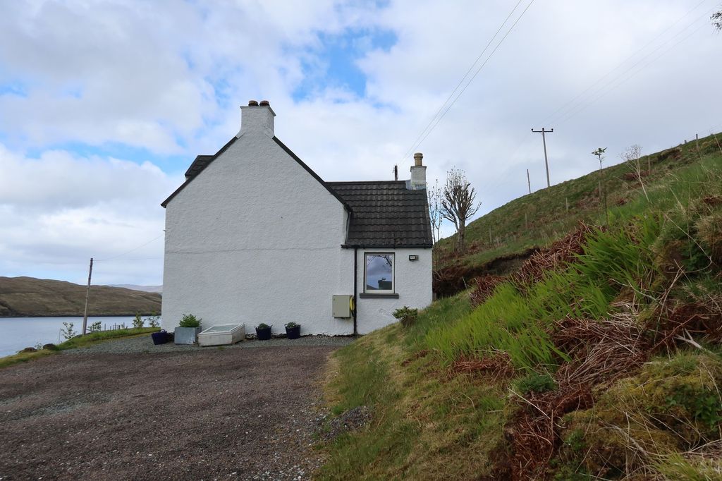 Property photo 3 of 52