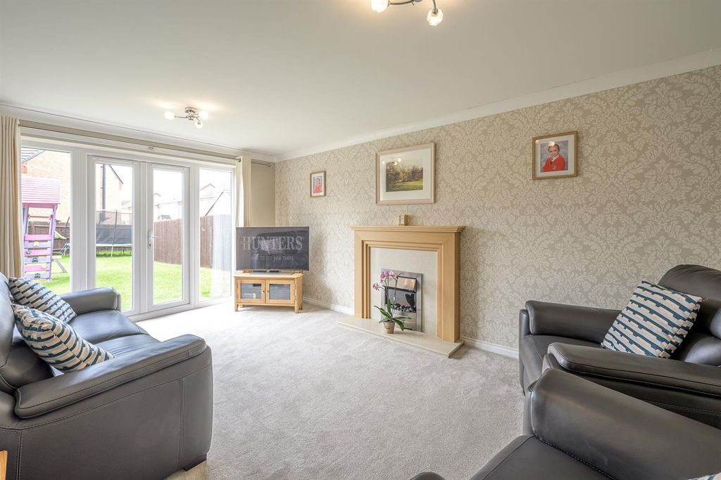Property photo 2 of 27