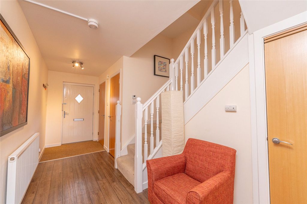 Property photo 2 of 31 Hall (Ground Floor)