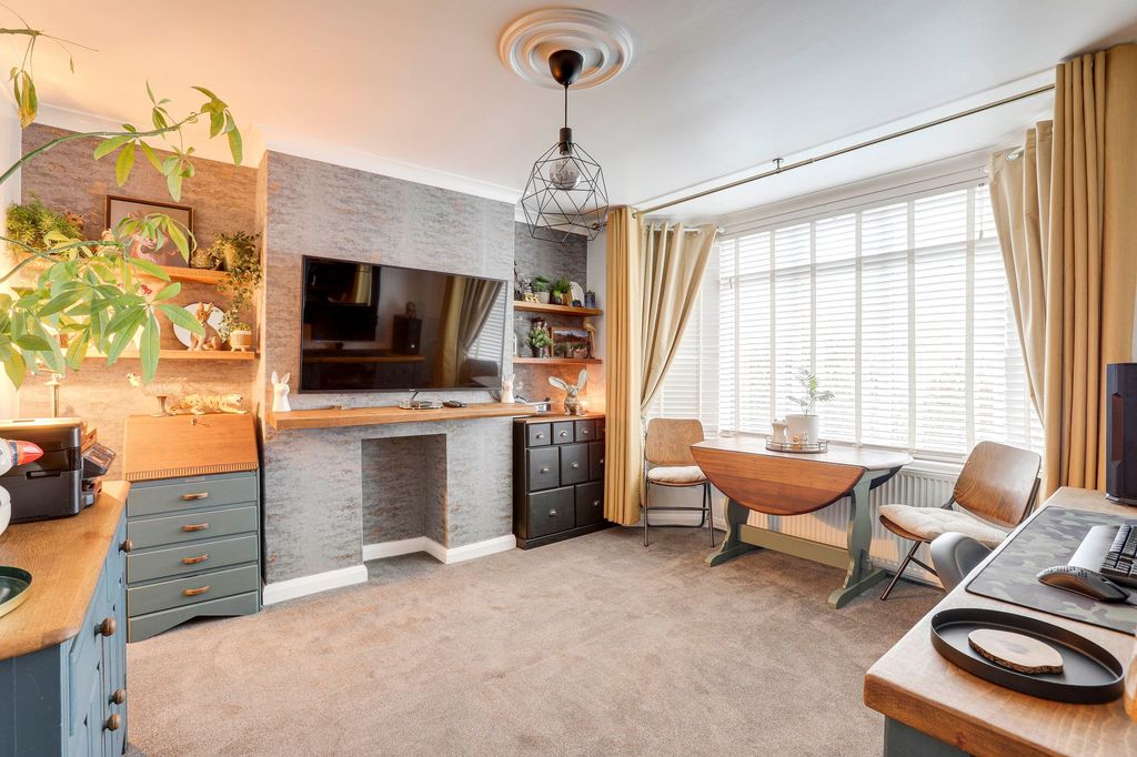 Property photo 2 of 29