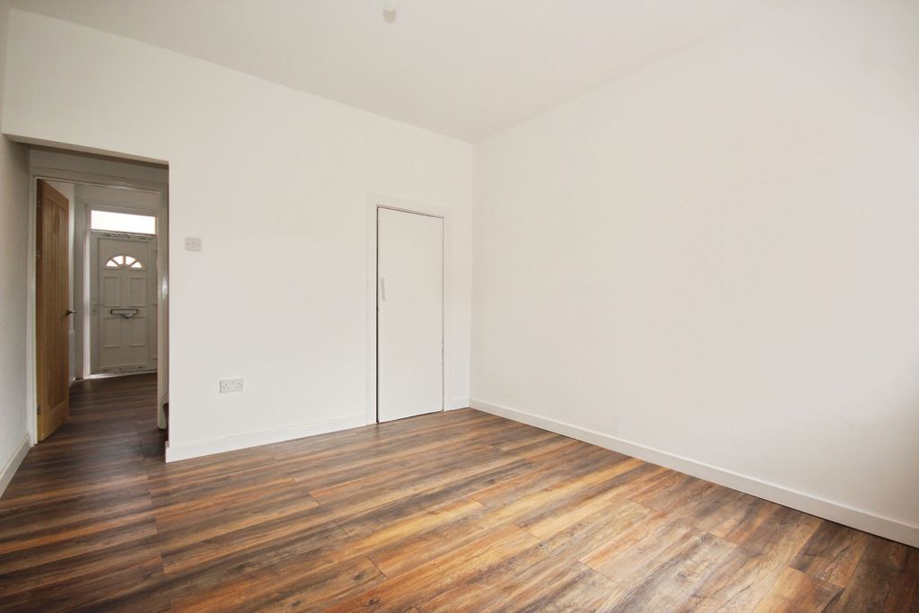 Property photo 2 of 15 Pbox-Img.Jpg