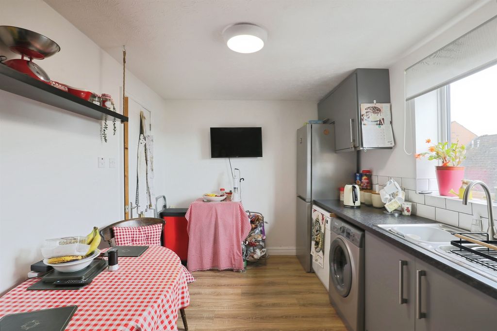 Property photo 3 of 13